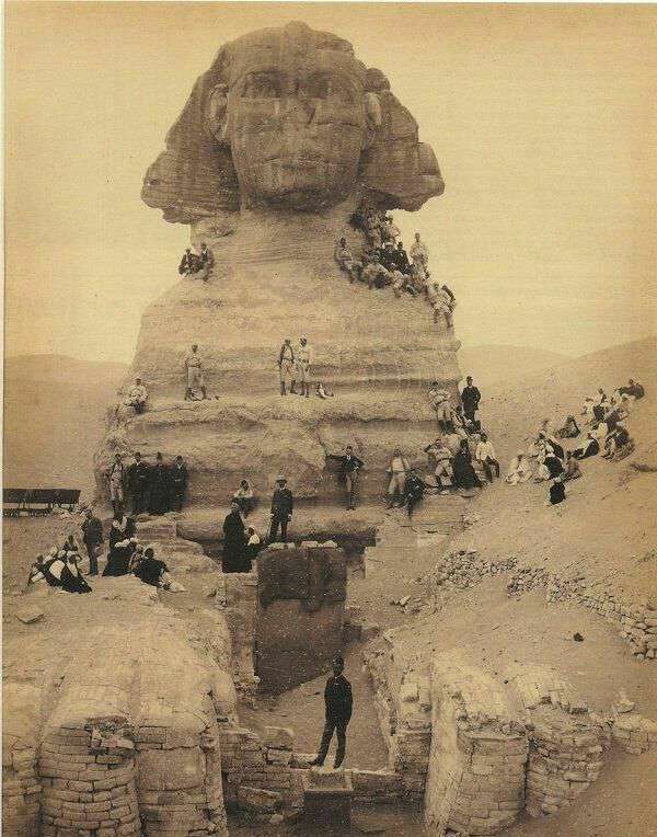 بیرون کشیدن مجسمه ابوالهول از زیر خاک و شن پس از قرن ها در سال۱۸۵۰